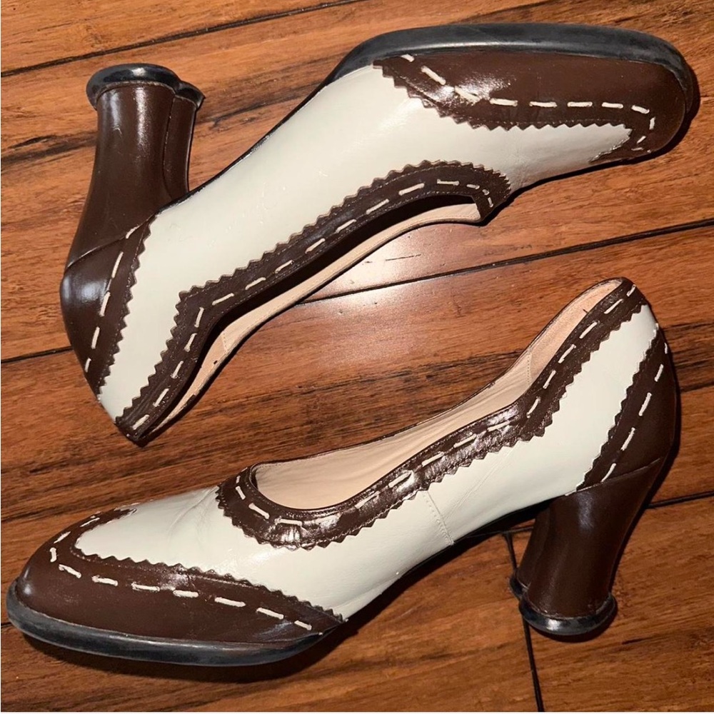 RARE JOHN FLUEVOG HI CHOICE KRISTIN 11 SPECTATOR BROGUE HEART HEELS